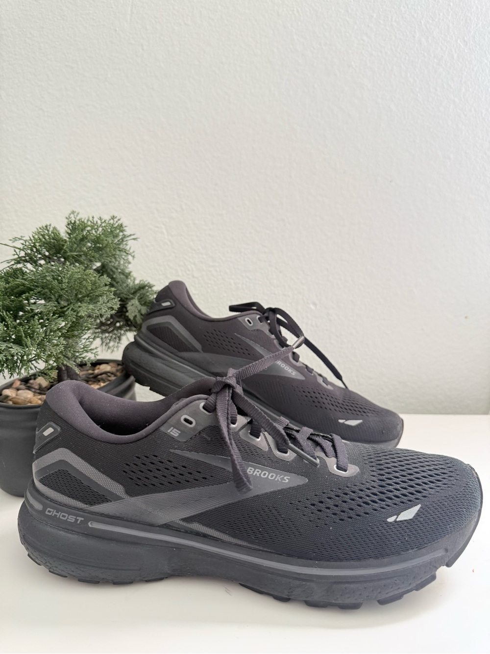 Brooks Ghost 15 Men size 9 Running Shoes - Dark Gray